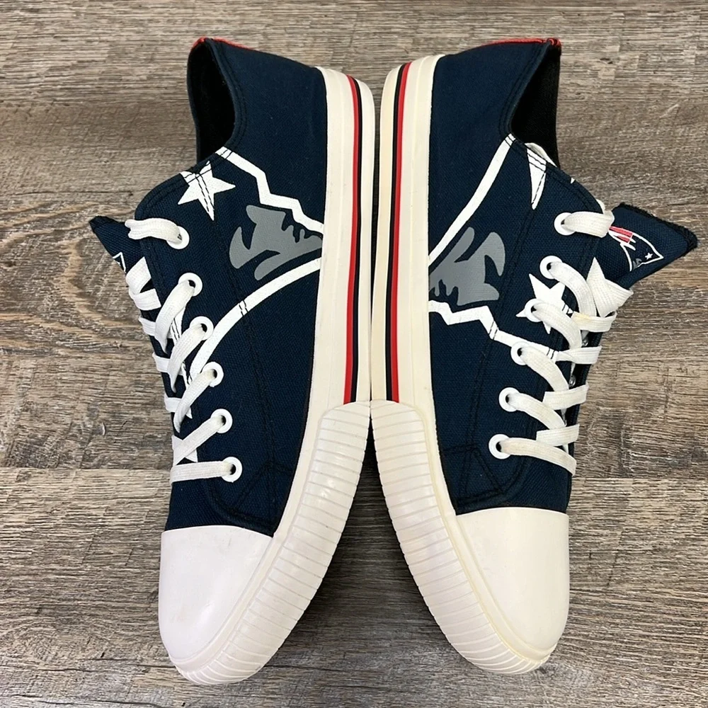 NFL Men’s New England Patriots Big Logo Low Top Sneakers Size 11